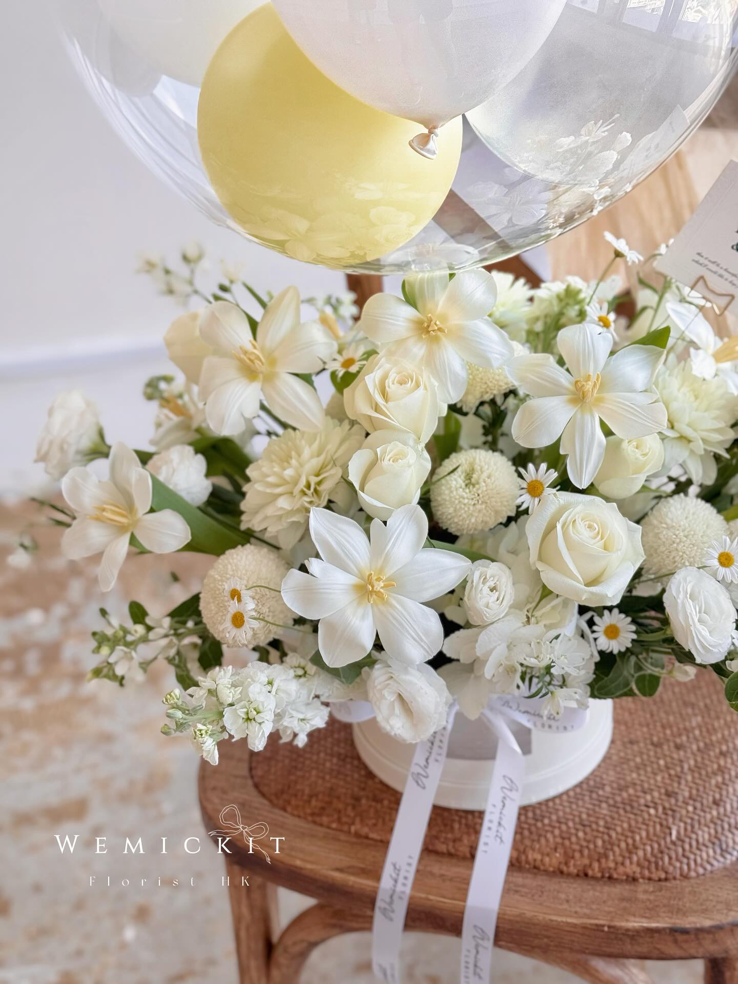 Vera | Fresh Flower Box with Balloon