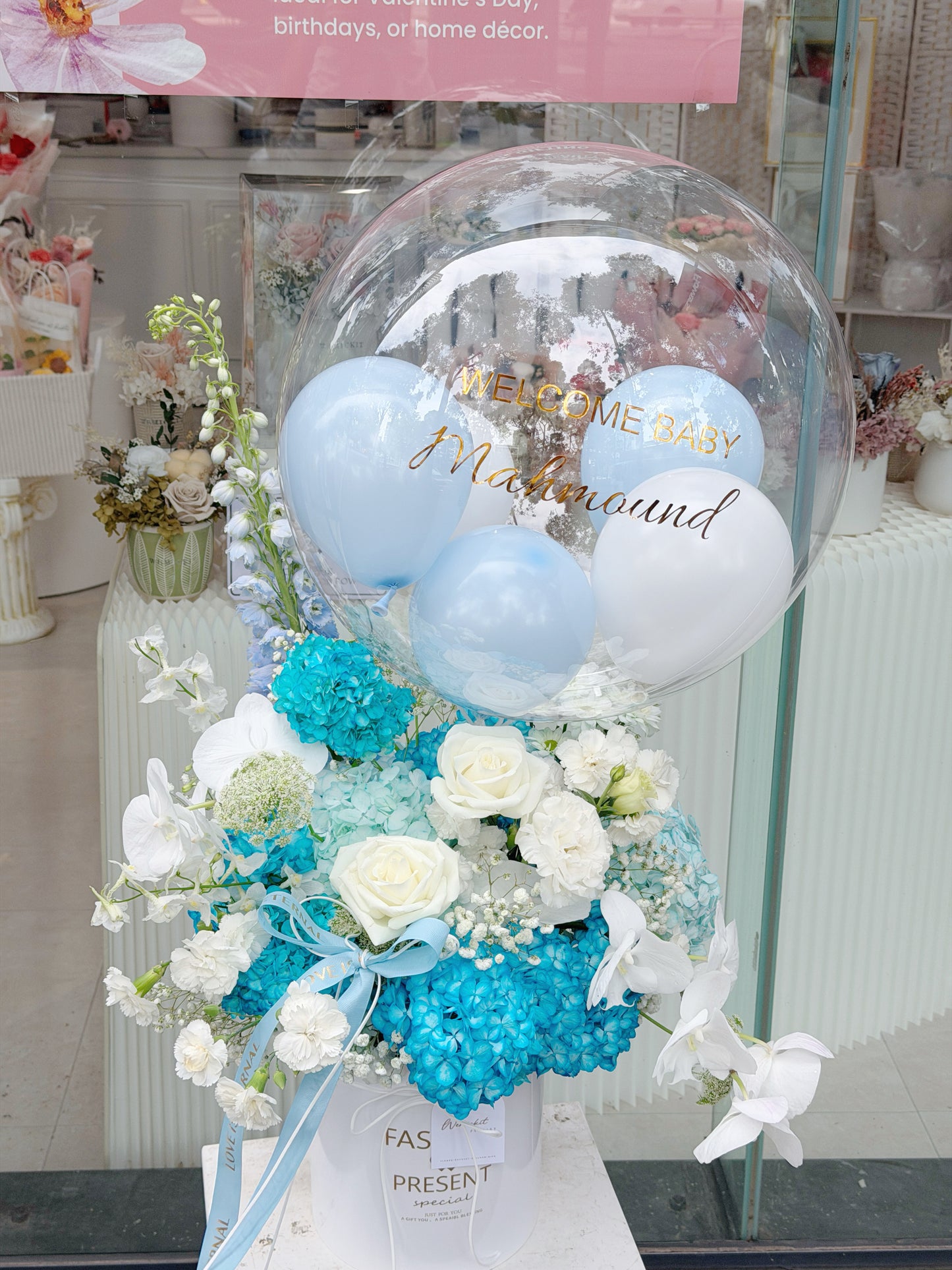 Hoshino | Fresh Flower Box With Balloon