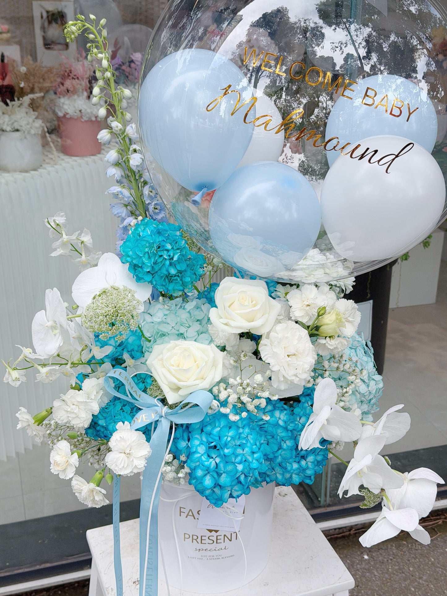 Hoshino | Fresh Flower Box With Balloon