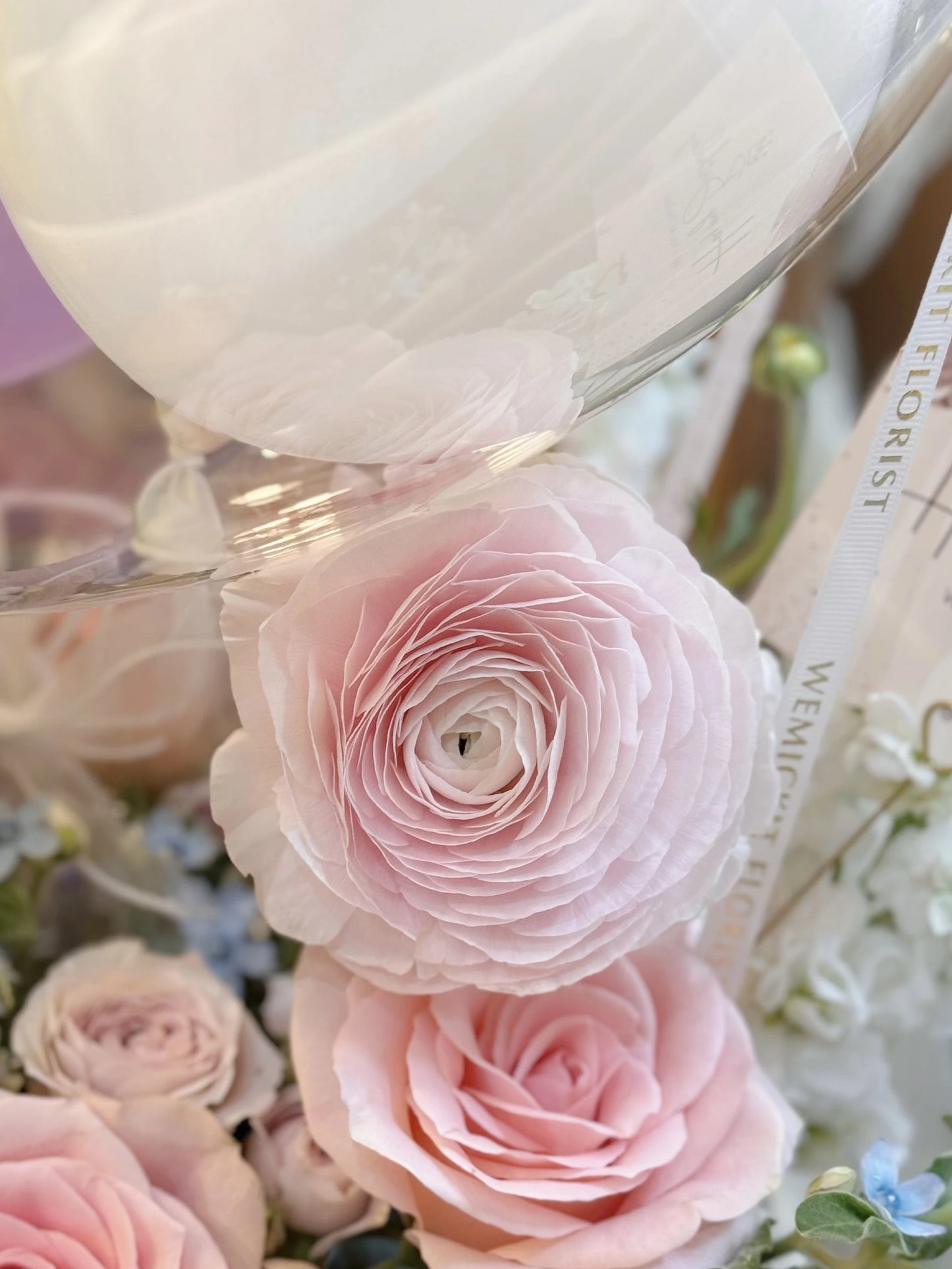 Sylvia丨Fresh Flower Box With Balloon