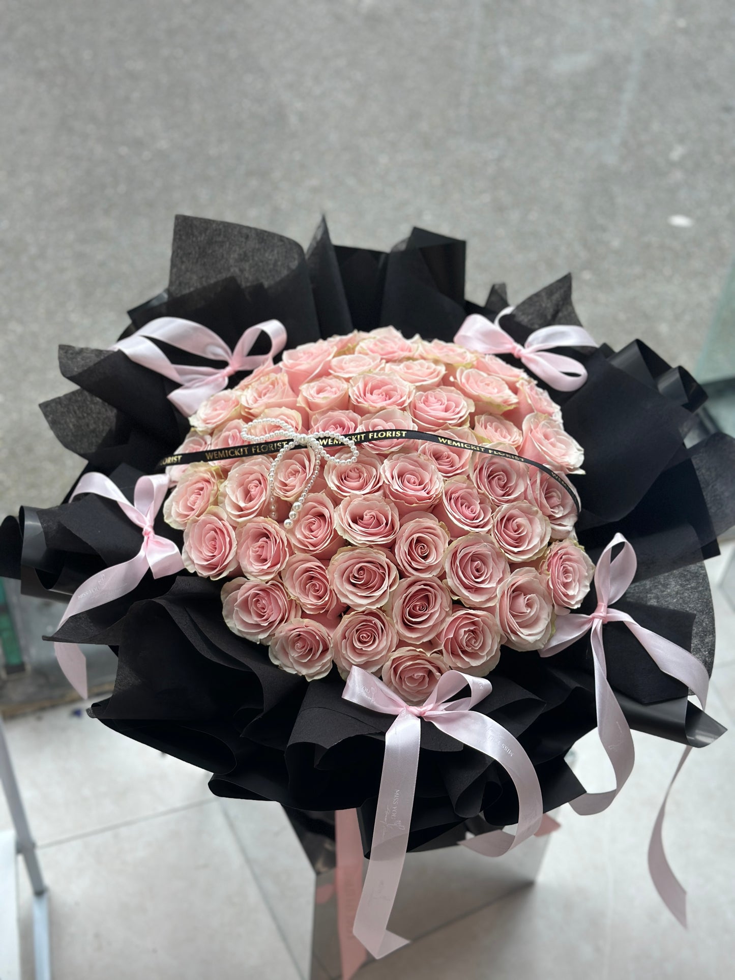 Black Pink Ballet ｜ Fresh Flower 60 roses bouquet