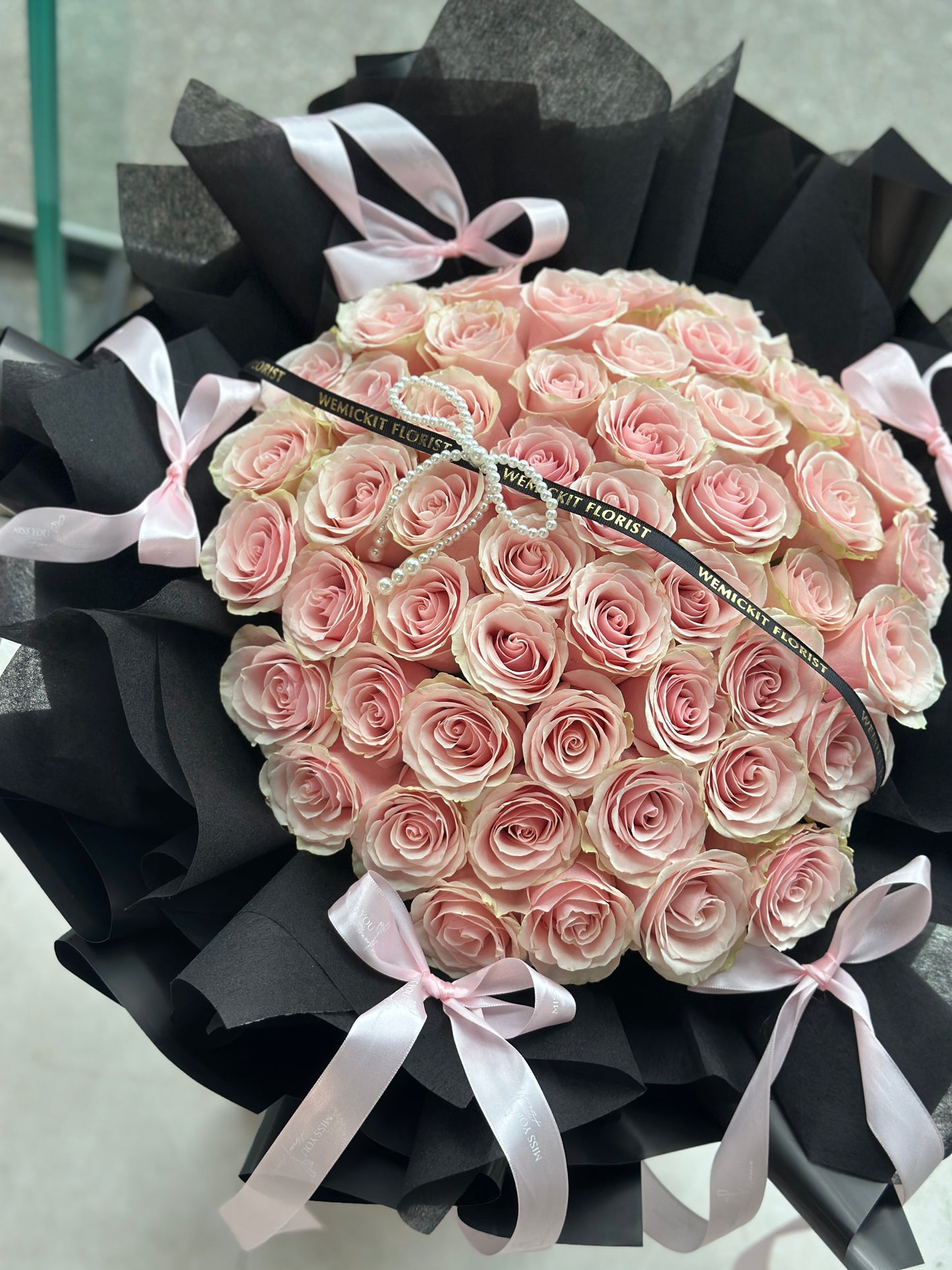 Black Pink Ballet ｜ Fresh Flower 60 roses bouquet