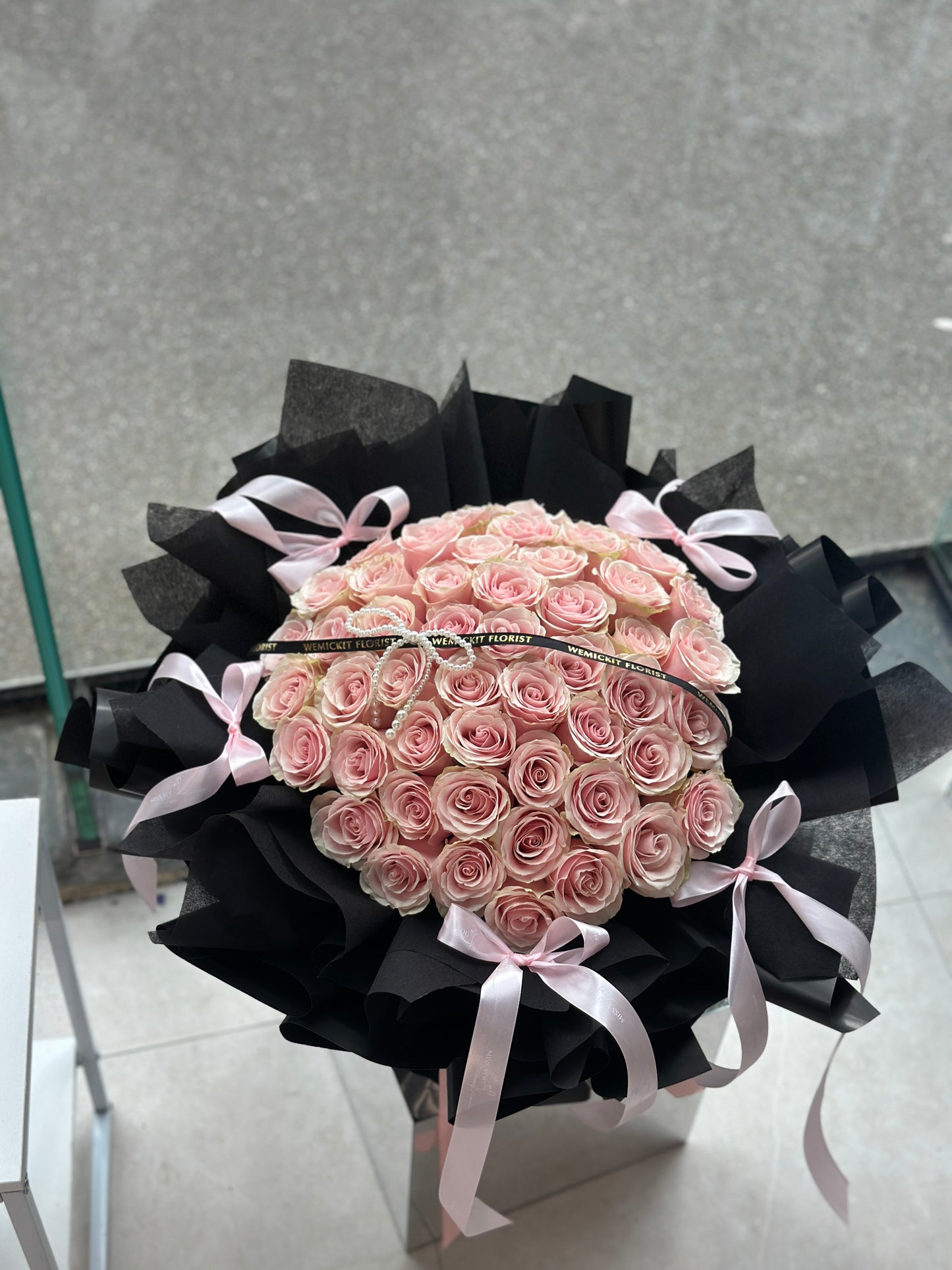 Black Pink Ballet ｜ Fresh Flower 60 roses bouquet