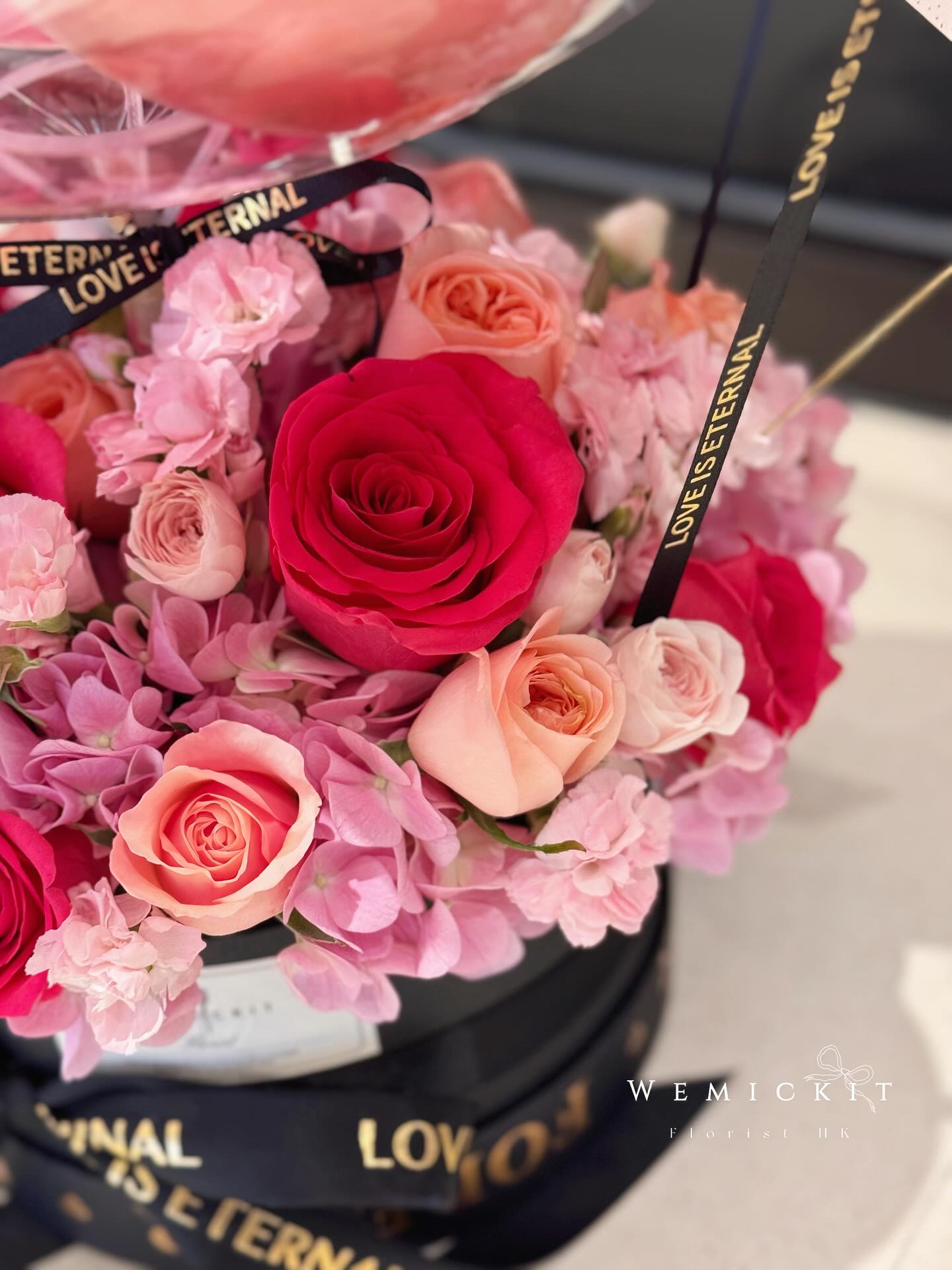 Scarlet | Fresh Flower Box with Balloon