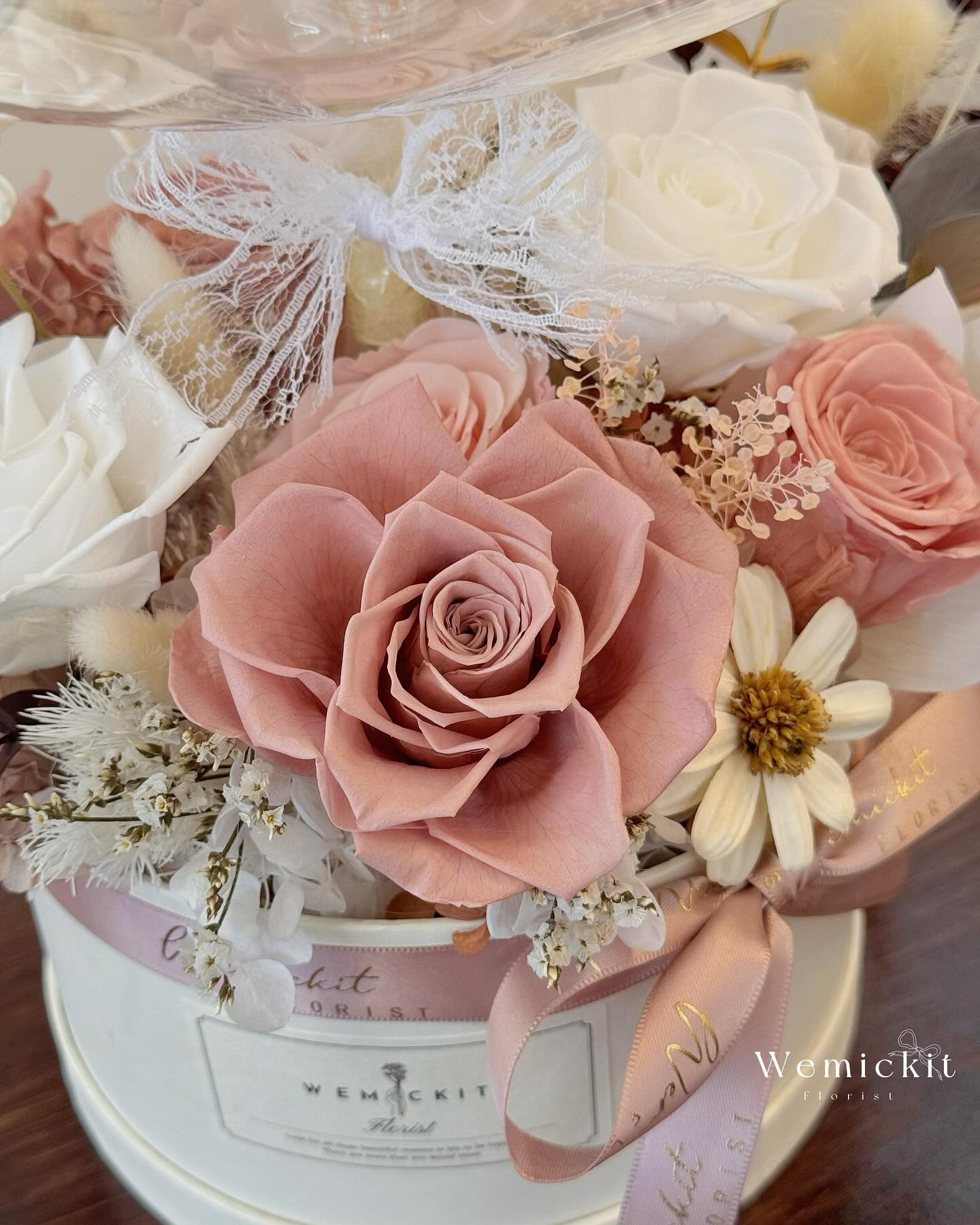 Roxanne | Preserved Flower Box with Balloon