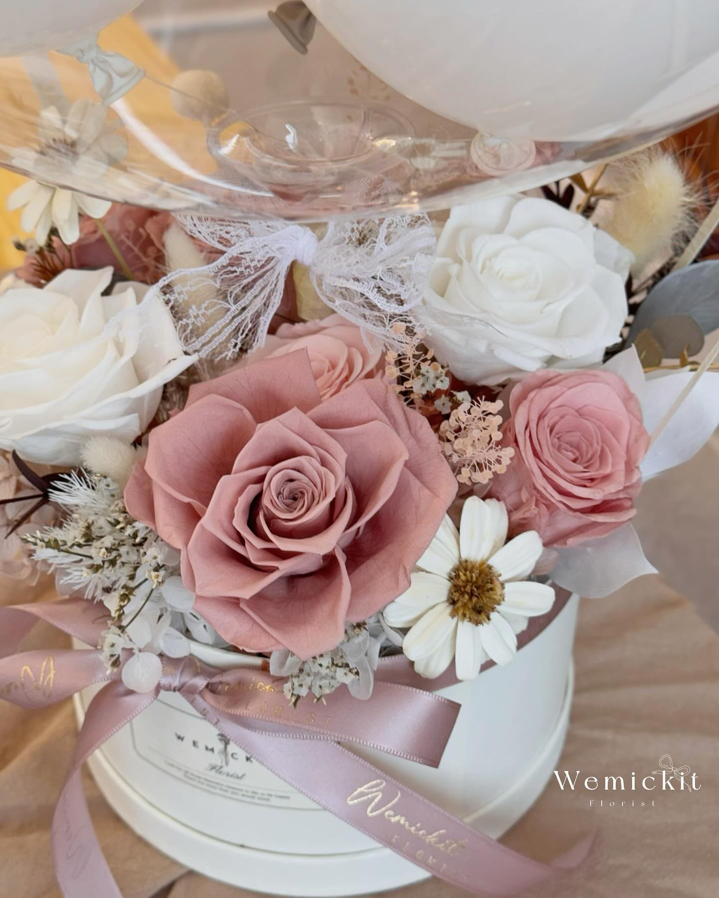 Roxanne | Preserved Flower Box with Balloon