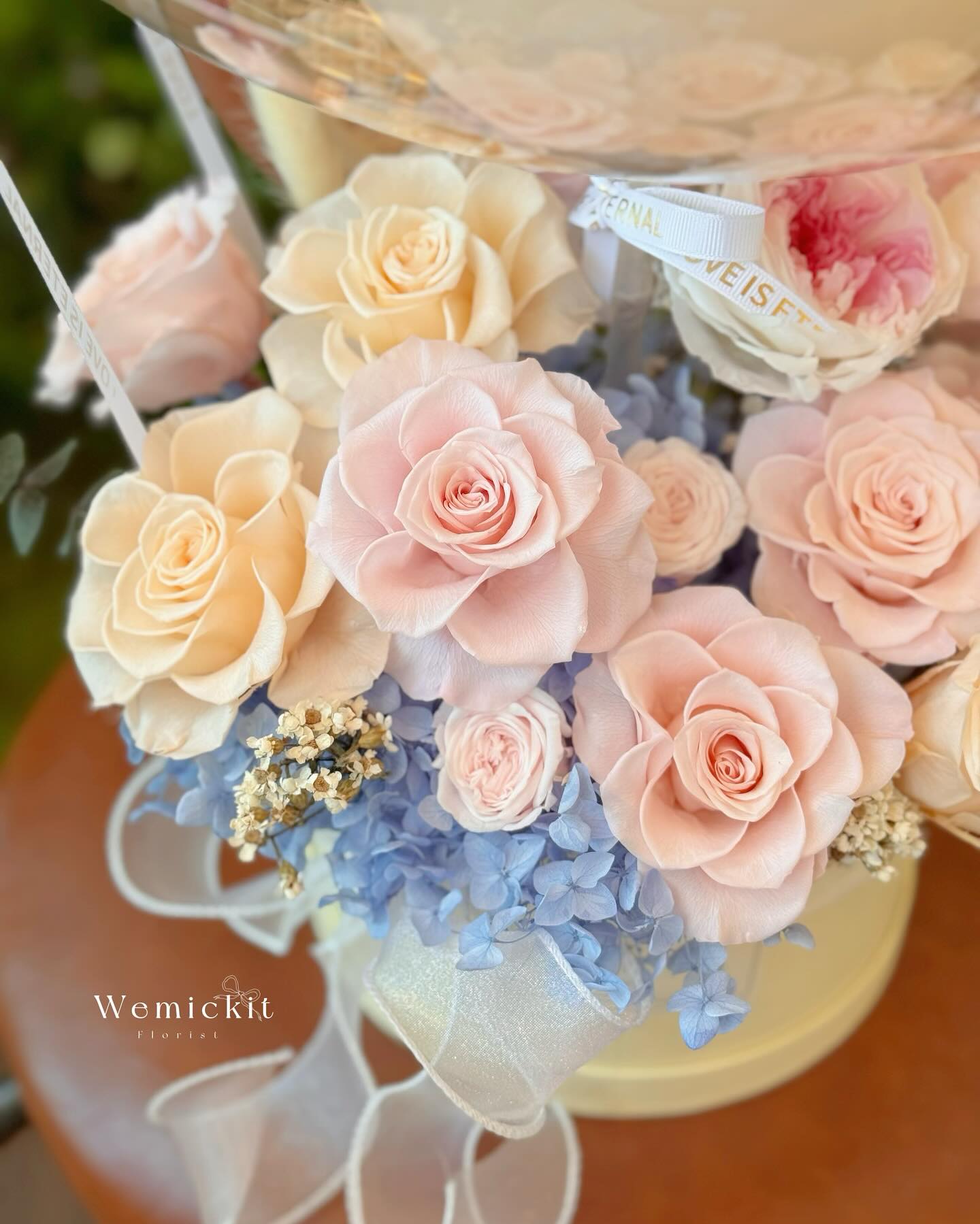 Venus | Preserved Flower Box with Balloon