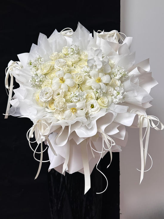 AMOURA |  Fresh Flower Bouquet
